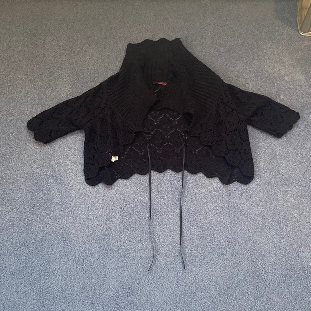 Black cropped shrug. Size M.